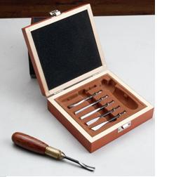 6 pcs exchangeable carving chisels in a wooden case